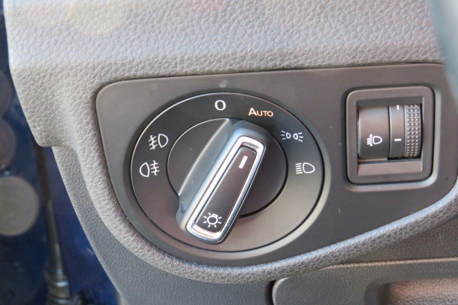 Fahrzeugabbildung Volkswagen Golf Sportsvan DSG SOUND SITZH. PDC ACC AHK