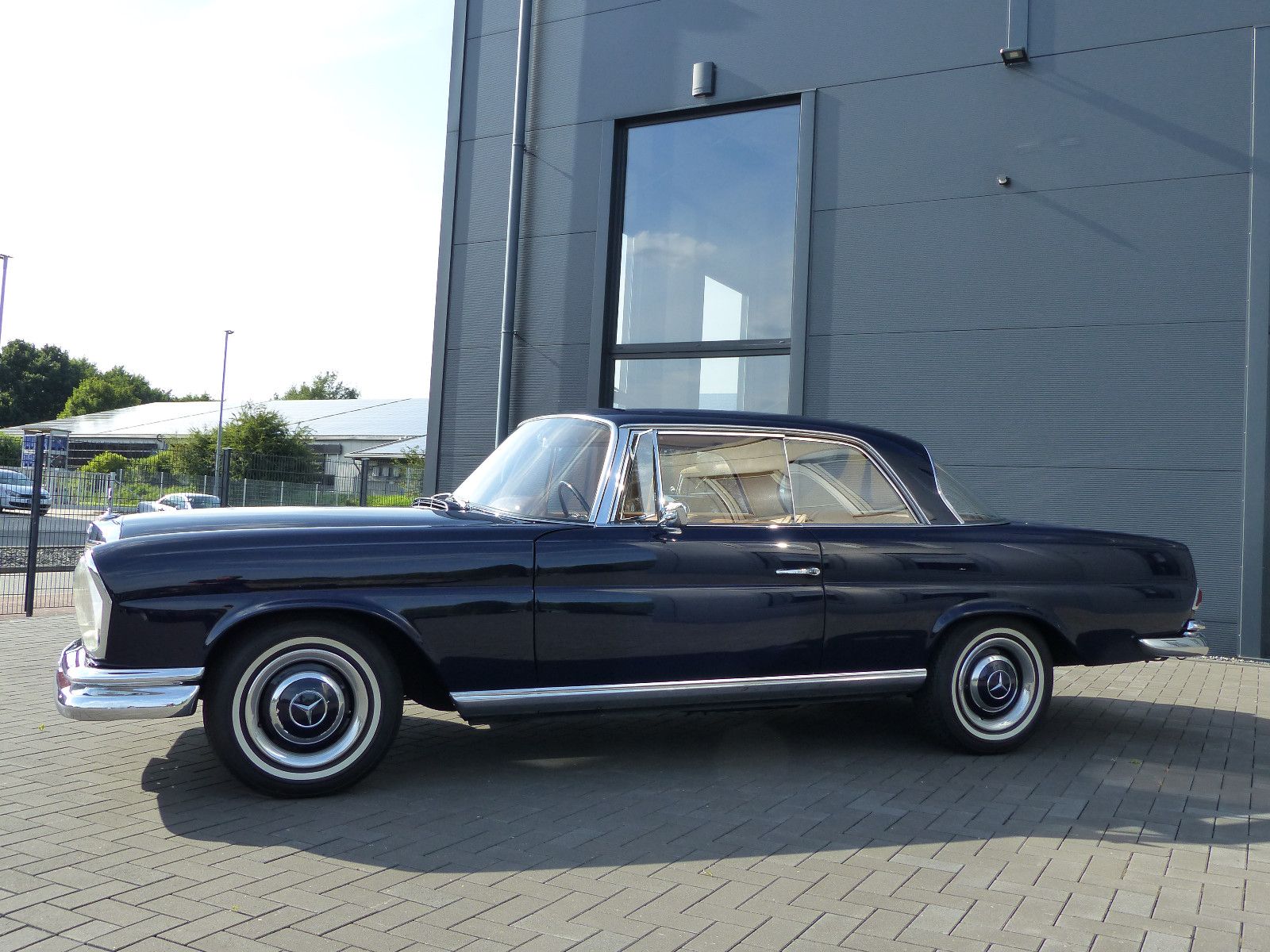 Fahrzeugabbildung Mercedes-Benz 250 SE Coupe W 111
