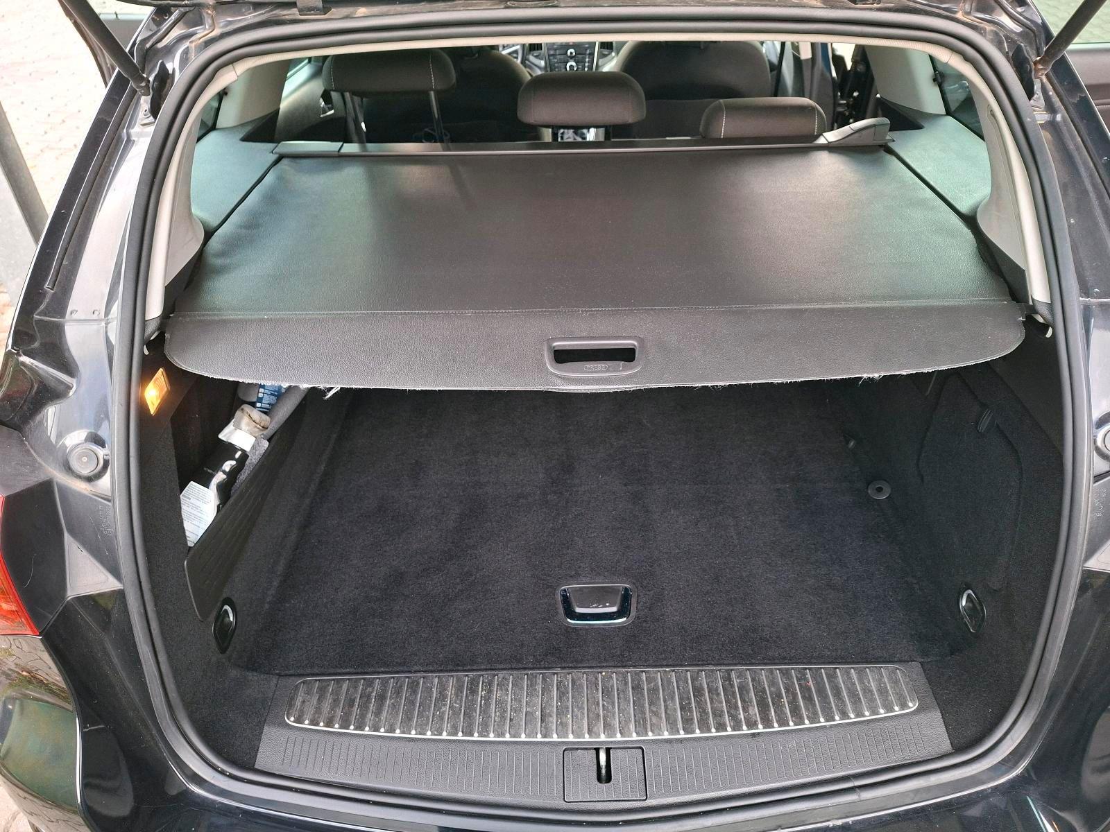 Opel Astra 2011 — photo 15