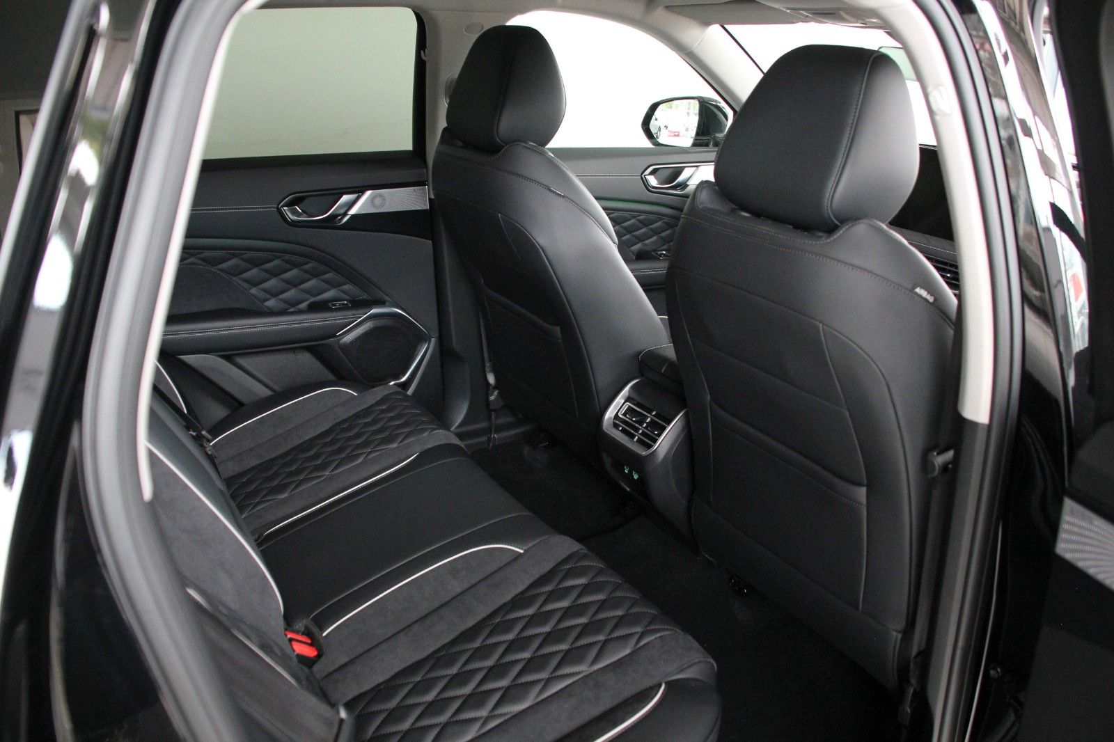 Fahrzeugabbildung GWM WEY03 LUXURY 4WD PHEV Pano, Sitzk., Winter