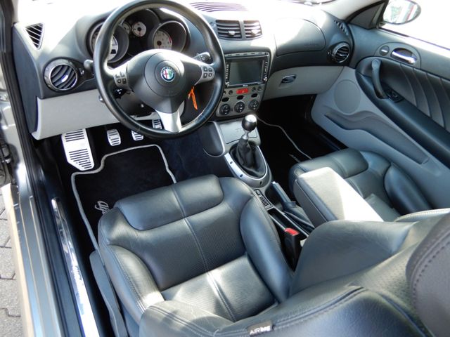 Fahrzeugabbildung Alfa Romeo GT 3.2 V6 24V Distinctive TOP-Zustand