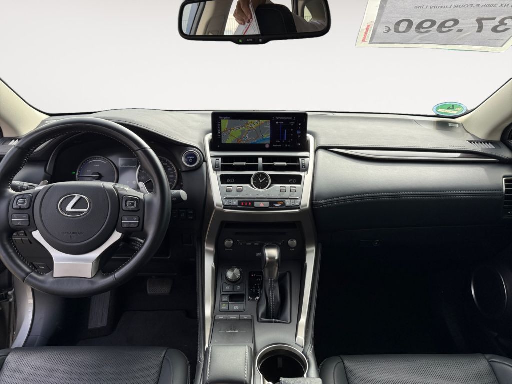 Fahrzeugabbildung Lexus NX 300h E-FOUR Luxury Line