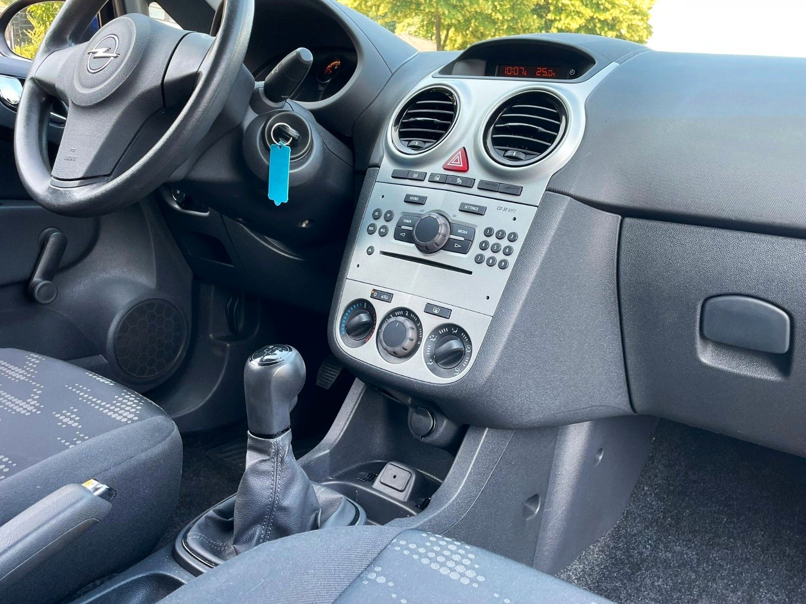 Fahrzeugabbildung Opel Corsa D 1.2 KLIMA SERVICE NEU WENIG KILOMETER