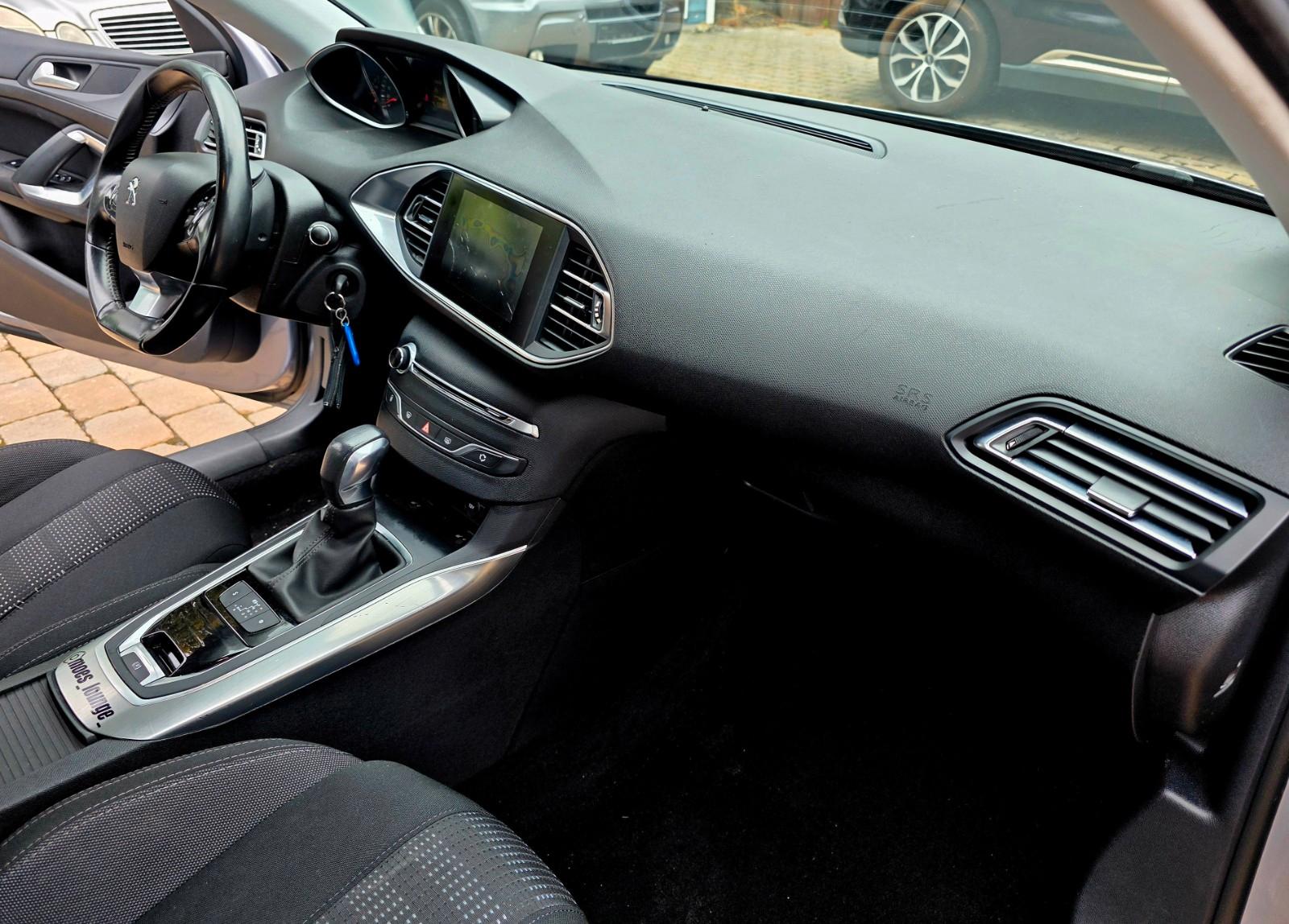 Peugeot 308 2015 — photo 28