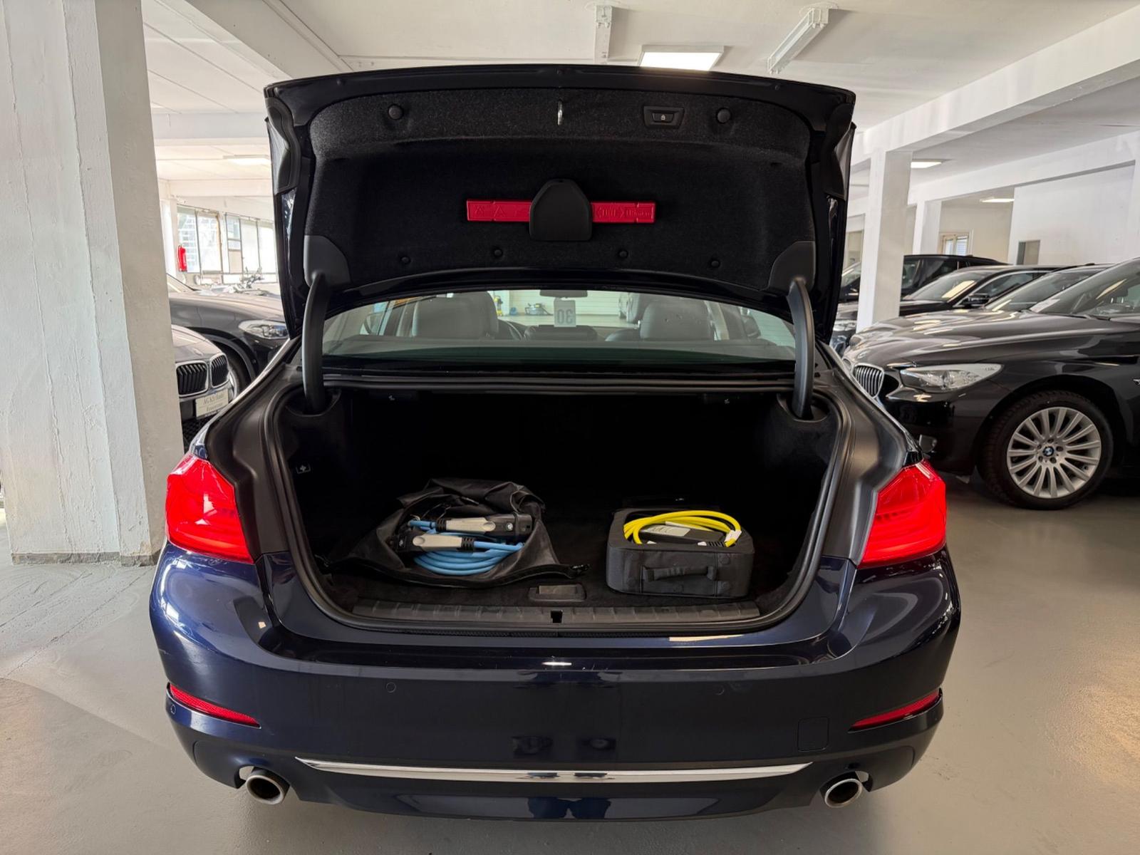 BMW 530 e Luxury Line HUD/PANO/CAM/AHK/ACC/SPUR/HIFI