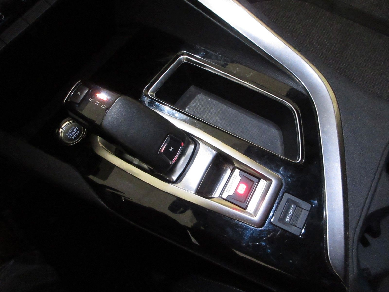 Fahrzeugabbildung Peugeot 3008 Allure 1.2T LED/NAVI/PDC/R´CAM/KEYLESS