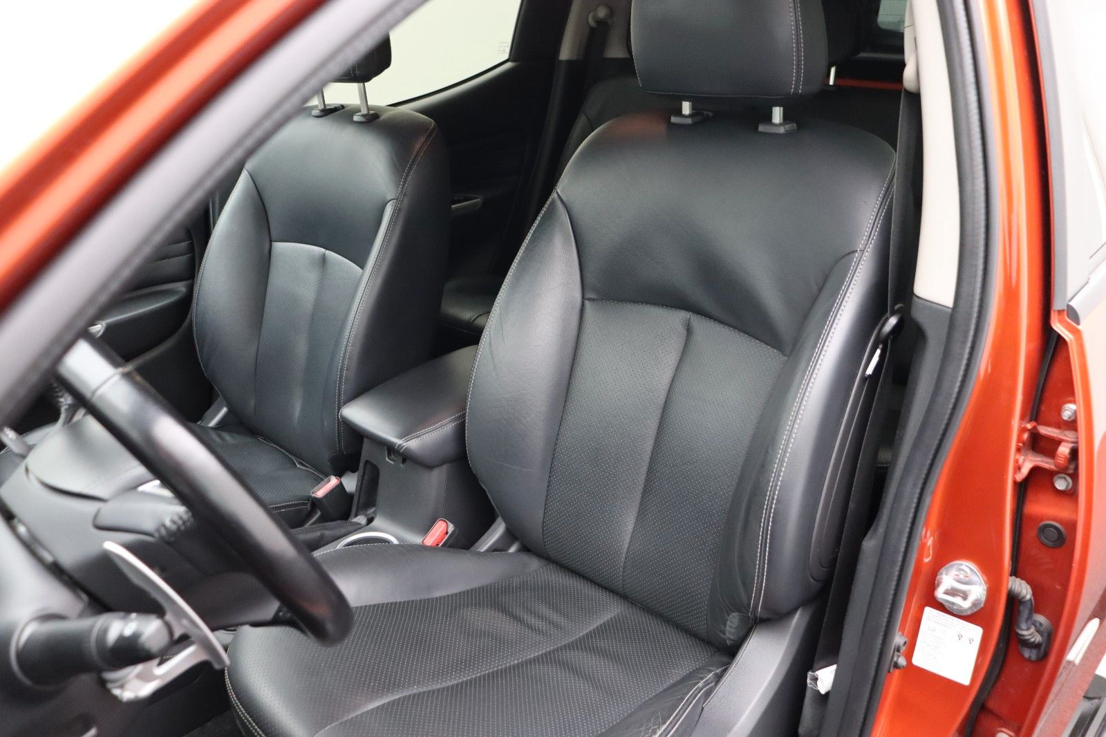 Fahrzeugabbildung Mitsubishi L200 TOP 2,2 DI-D AT DoKa 4WD