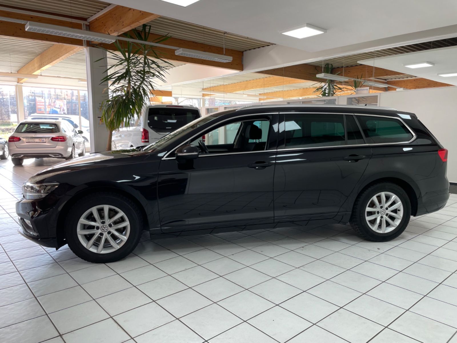 Fahrzeugabbildung Volkswagen Passat Variant Business