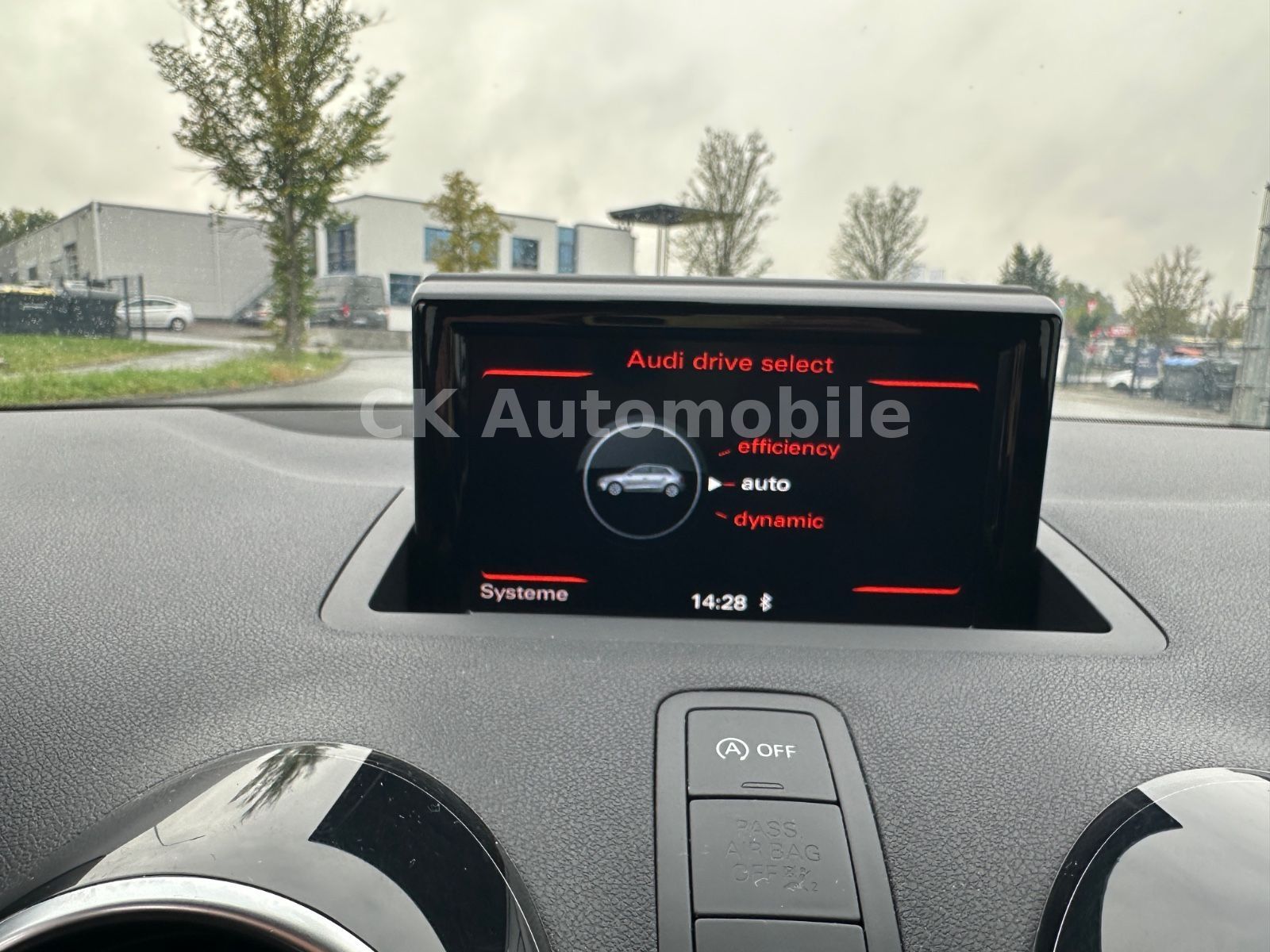 Fahrzeugabbildung Audi A1 Sportback Sport 1.6 TDi/Navi/Klima/SHZ/PDC