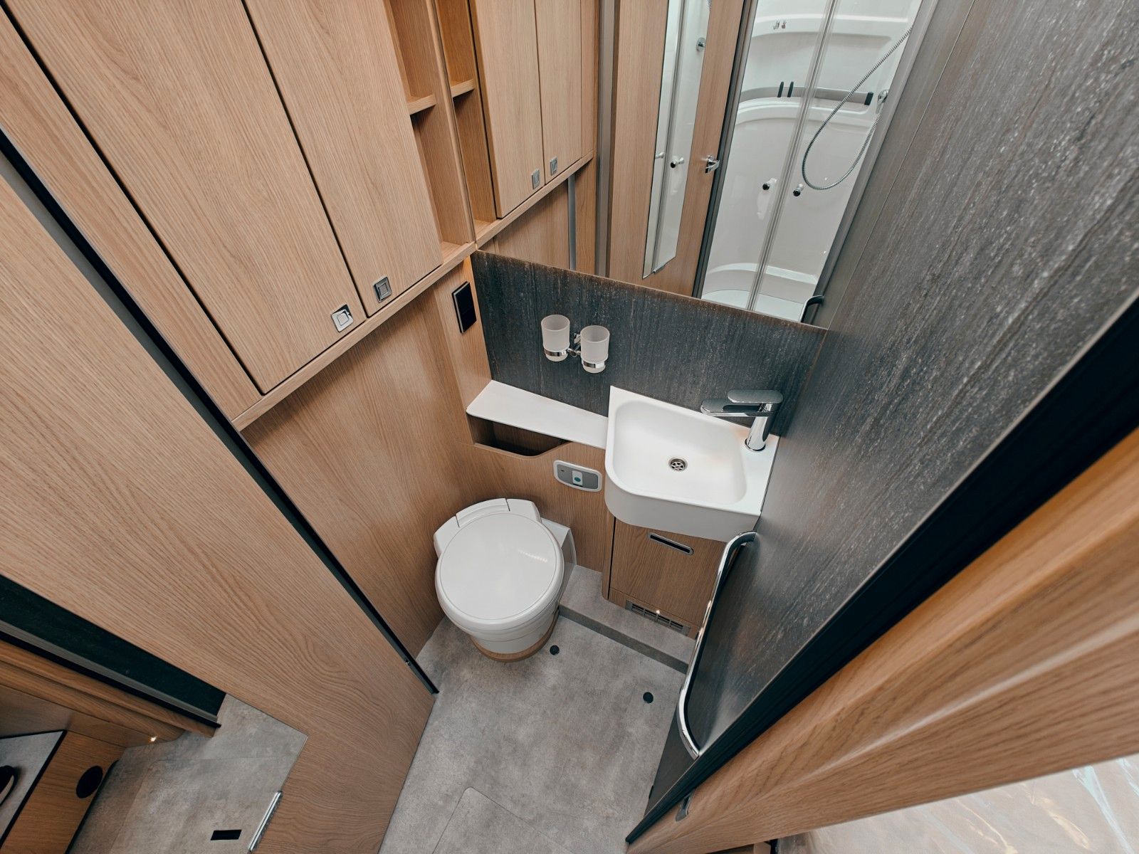 Fahrzeugabbildung HYMER / ERIBA / HYMERCAR B - KLASSE ML T 780 BLACKLINE