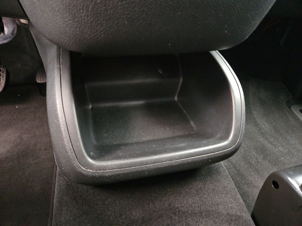 Fahrzeugabbildung Mercedes-Benz Vito 119 CDI Tourer kompakt Navi Distronic LED