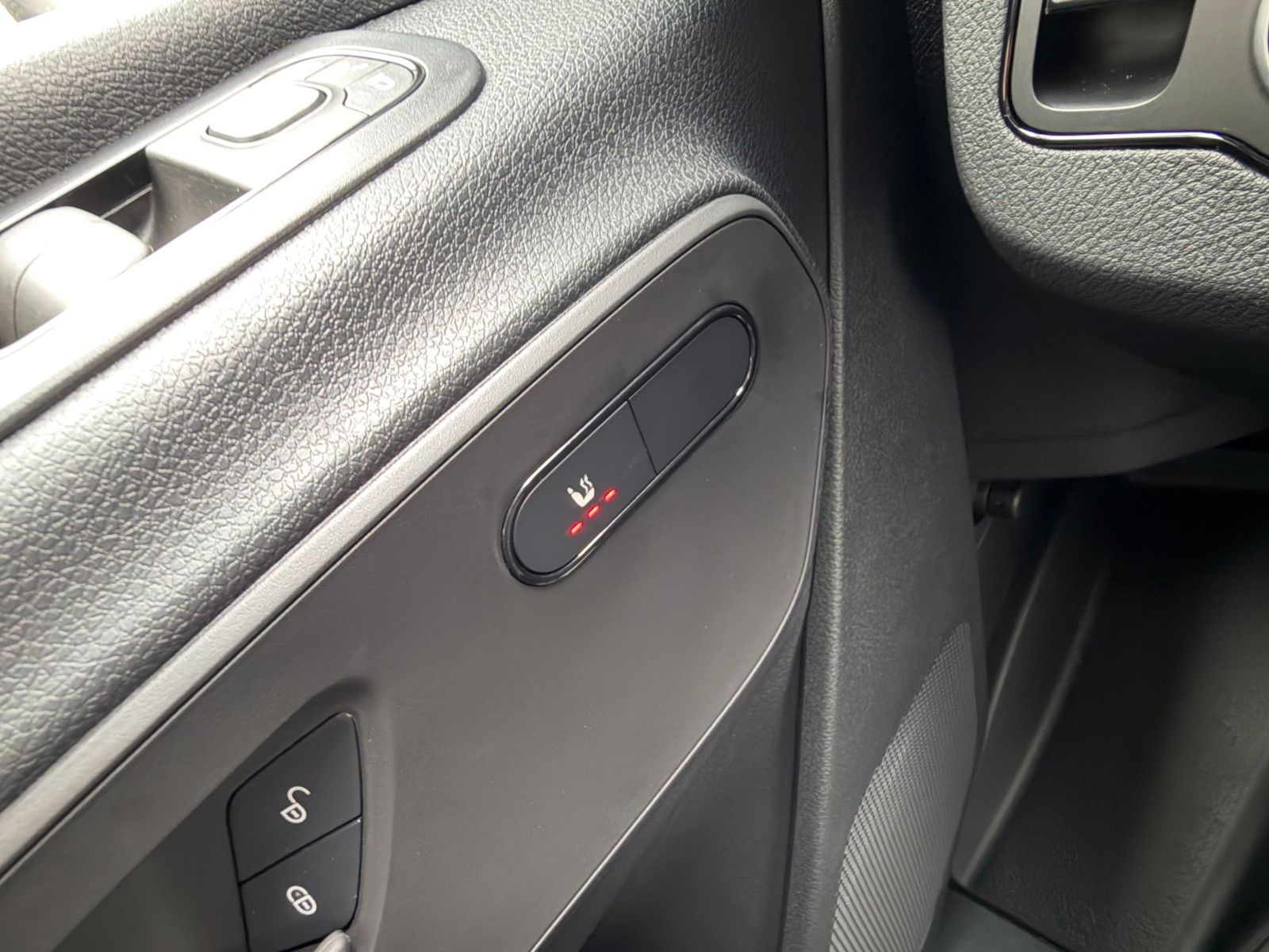 Fahrzeugabbildung Mercedes-Benz Sprinter 317 CDI 3665 9G DoKa AHK Klima Kamera