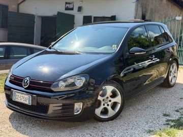 Volkswagen Golf - 1