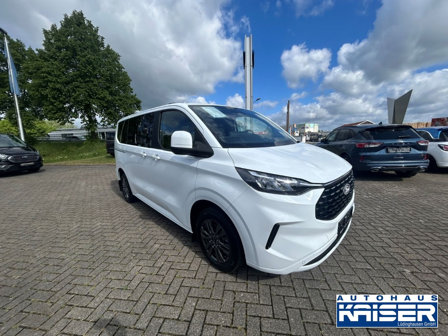 Ford Tourneo Custom L1 Titanium 9sitzer El. AHK Leder foto 7