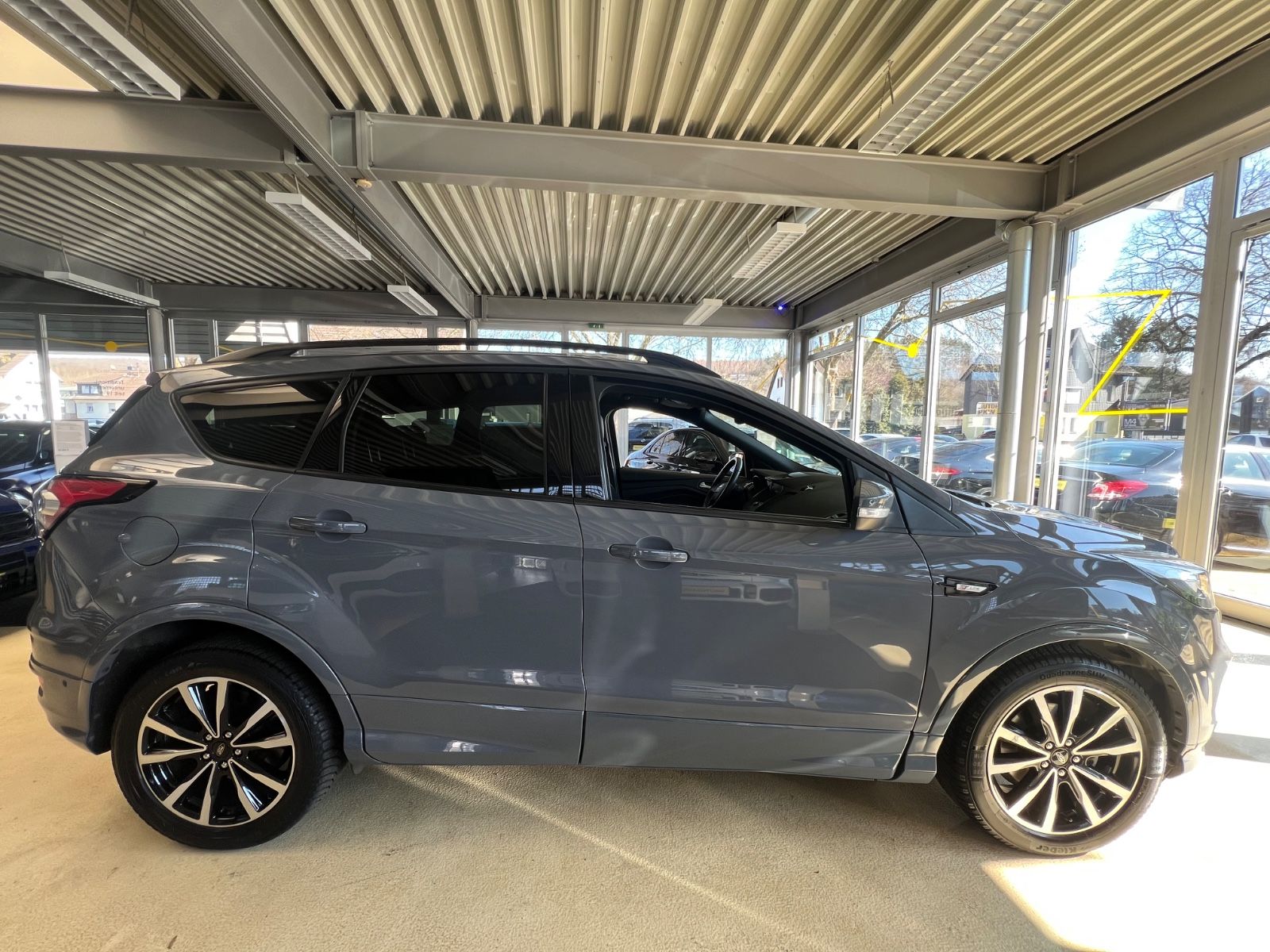 Fahrzeugabbildung Ford Kuga ST-Line Automatik