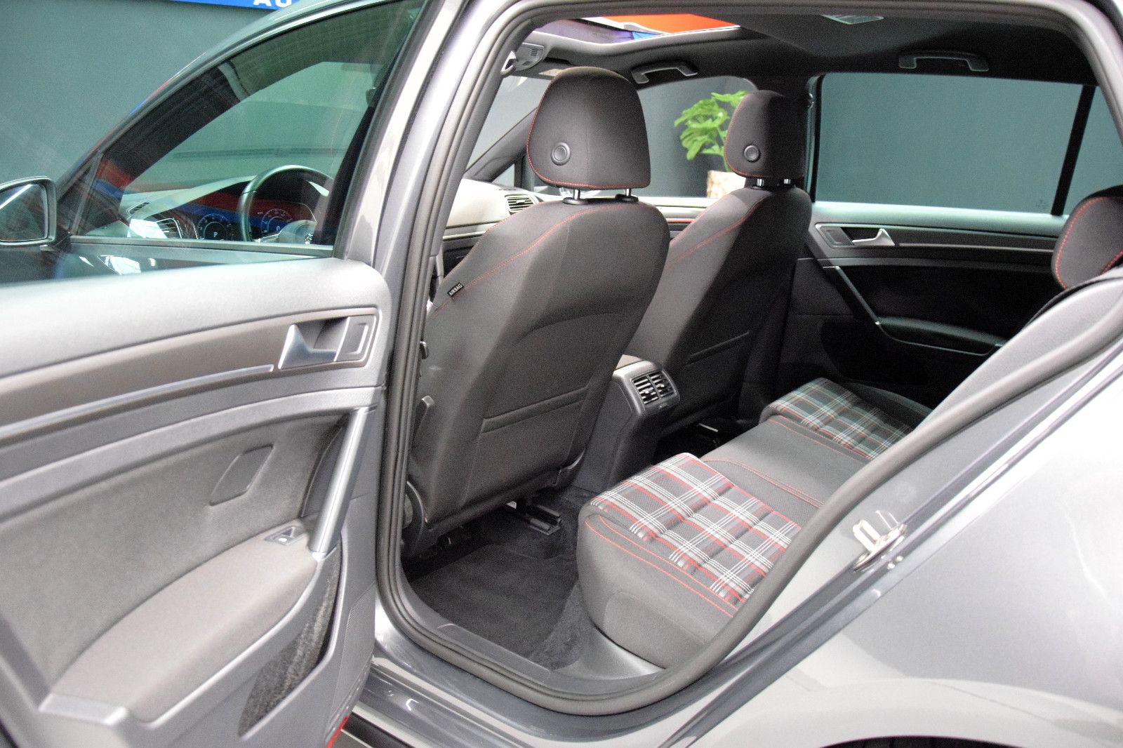 Fahrzeugabbildung Volkswagen Golf VII Lim GTI Performance DSG Pano Virtual OZ