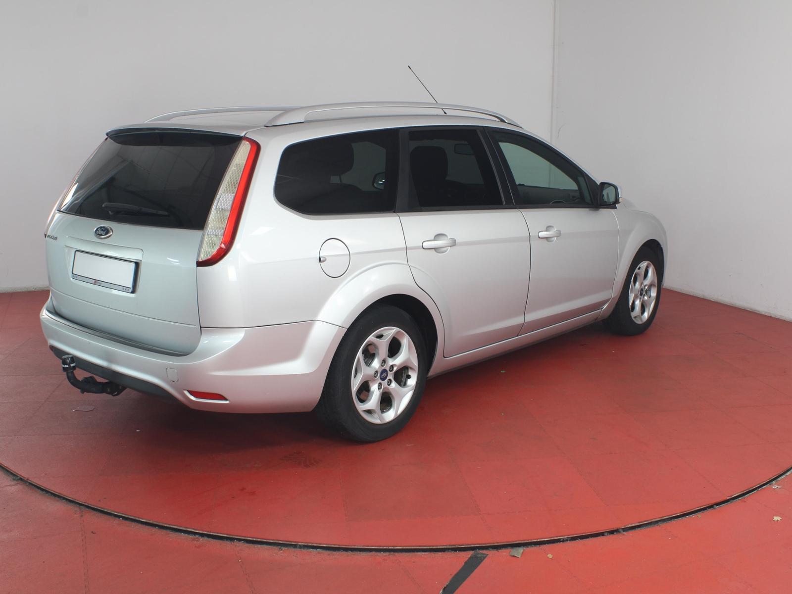 Ford Focus 2010 — photo 35