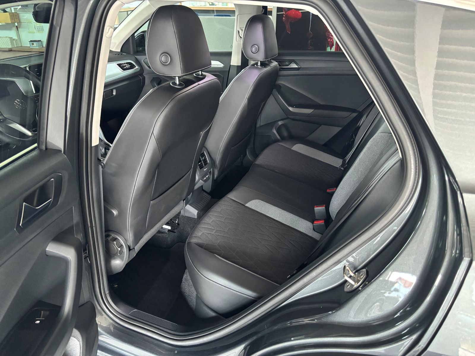 Fahrzeugabbildung Volkswagen T-Roc Goal 1.0 TSI LED+NAV+ACC+APP