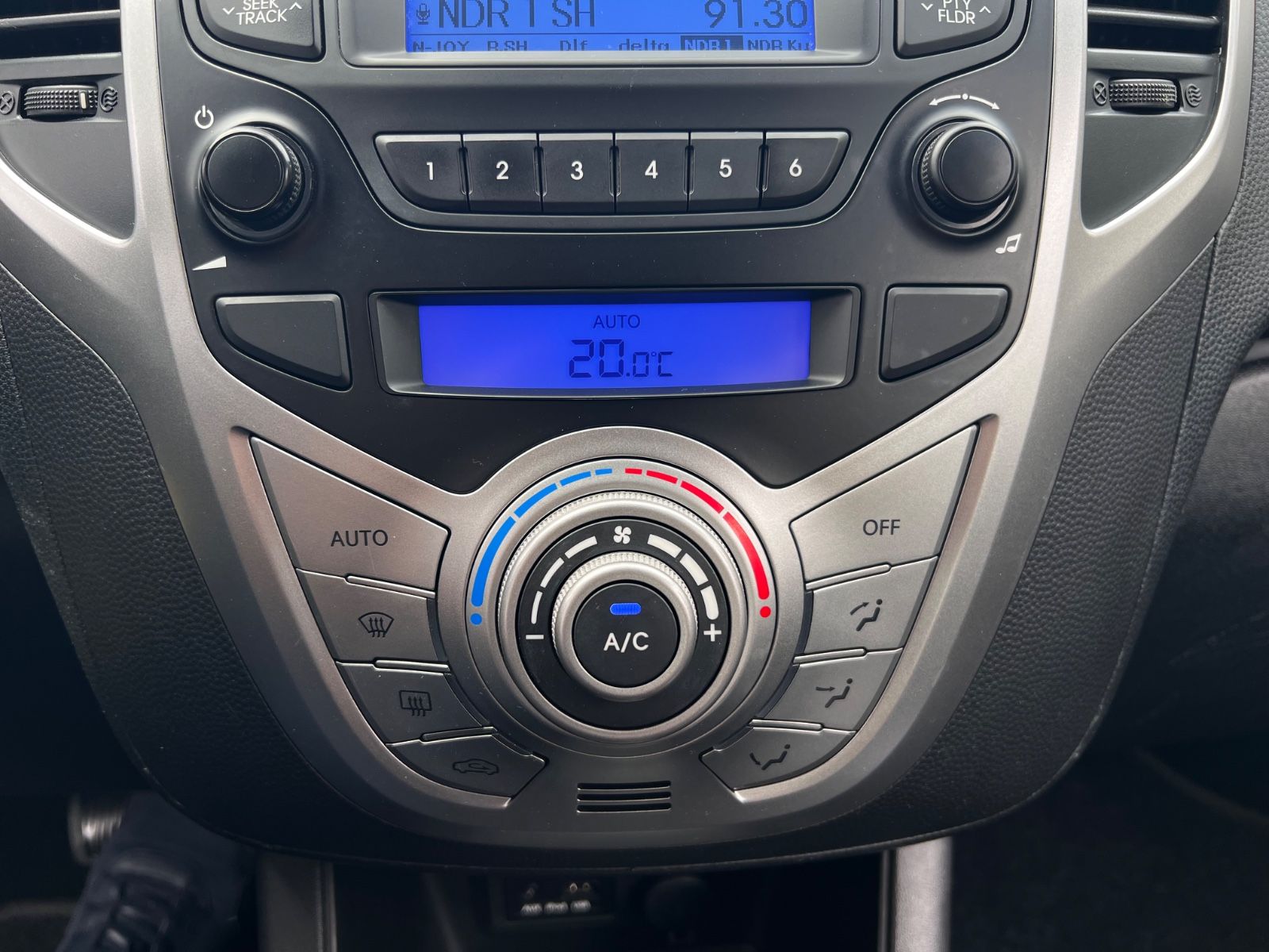 ix20 1.6 Style Automatik * 96.000km*AHK*Klima*