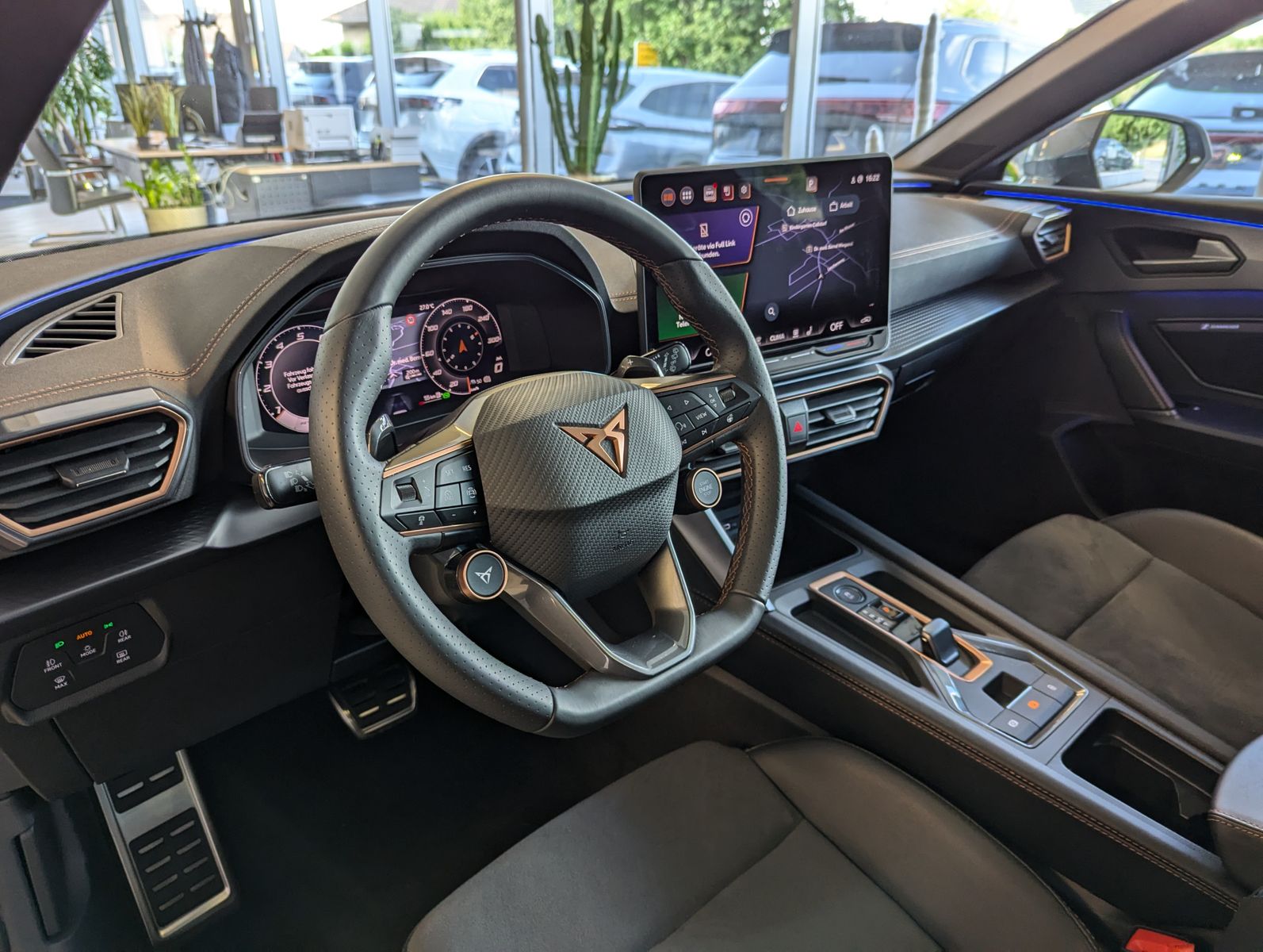 Fahrzeugabbildung CUPRA Leon 2.0 TSI 4D VZ Matrix Pano Sennheiser AHK 19