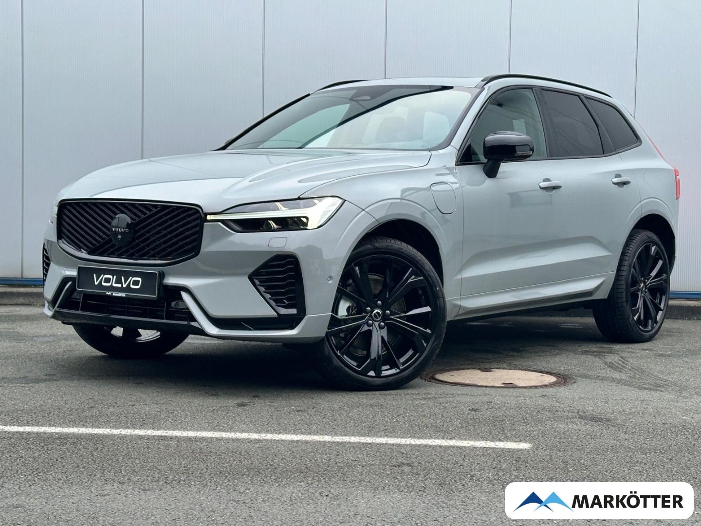 Volvo XC60 Plus Black Edition Recharge Plug-In Hybrid