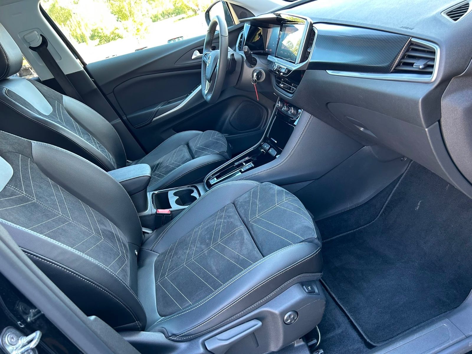 Fahrzeugabbildung Opel Grandland X°GS Line°Kamera°LED°Winterpaket°Navi°