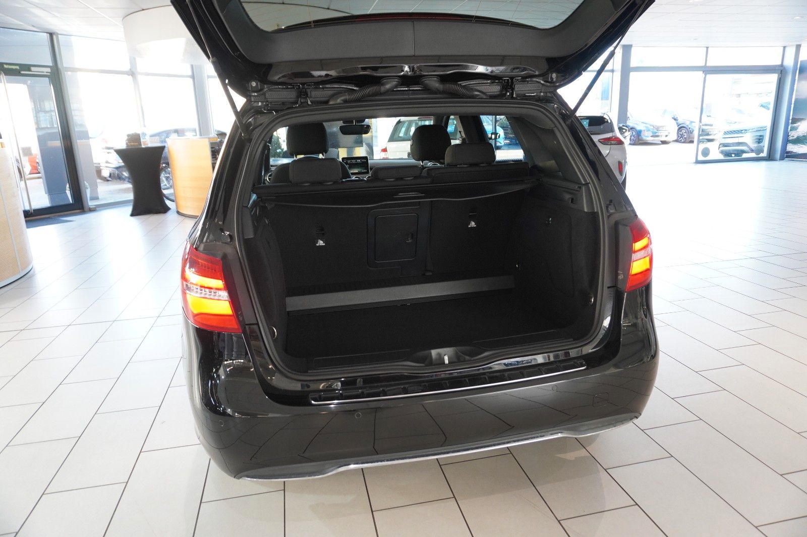 Fahrzeugabbildung Mercedes-Benz B 180 CDI STYLE NAVI/LED/KAMERA/SHZ/TEMP./PDC
