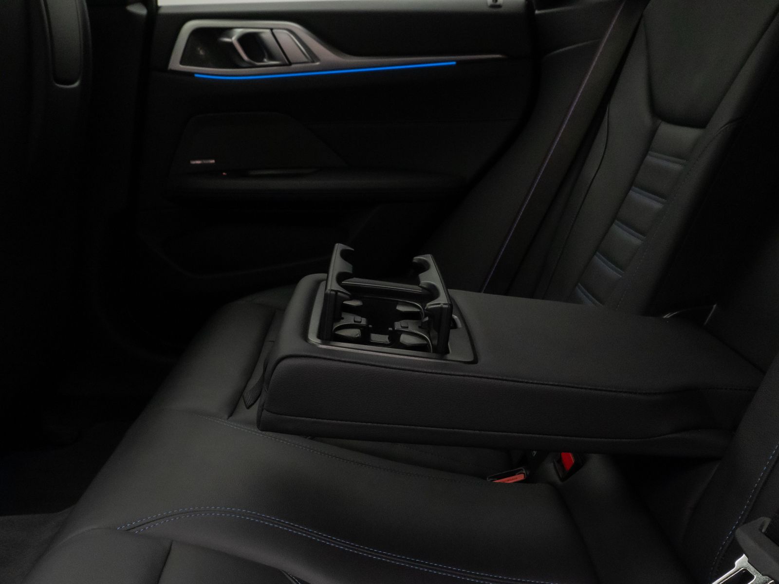 Fahrzeugabbildung BMW i4 M50 GranCoupé 360°Glasdach HUD DAB H/K 19Zoll