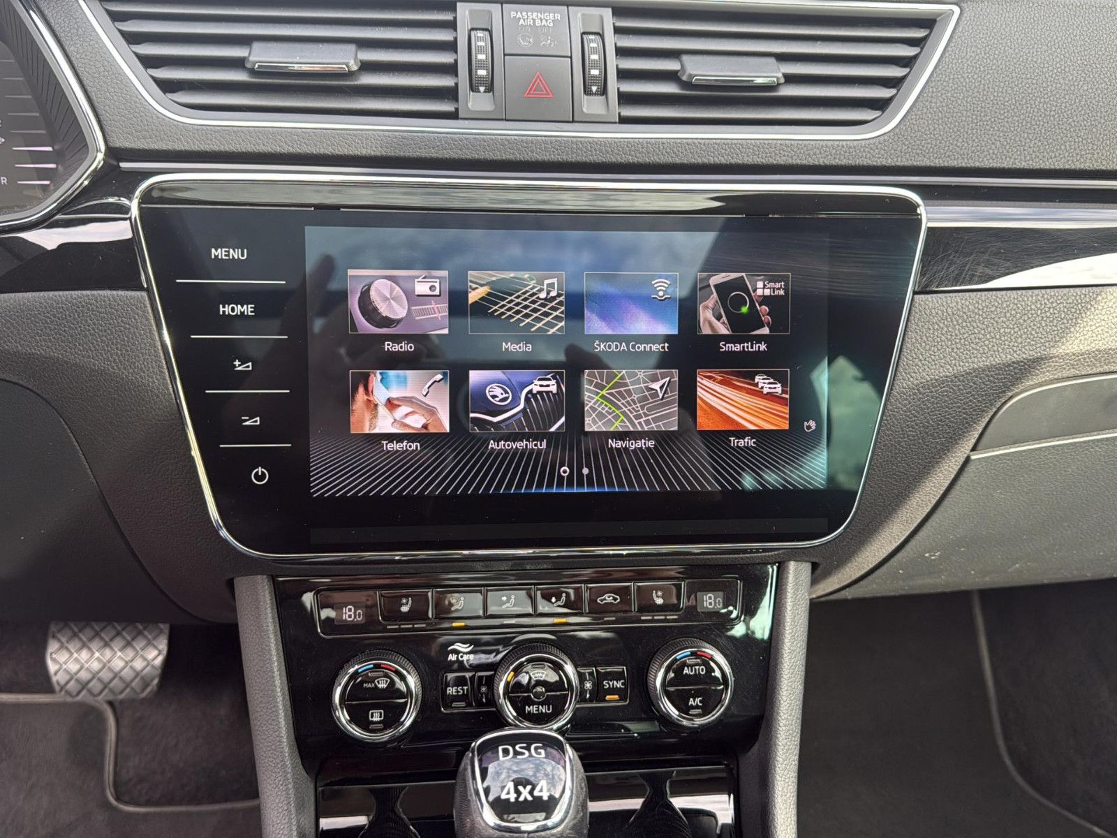 Fahrzeugabbildung SKODA Superb Combi L&K 4x4/ unfallfrei