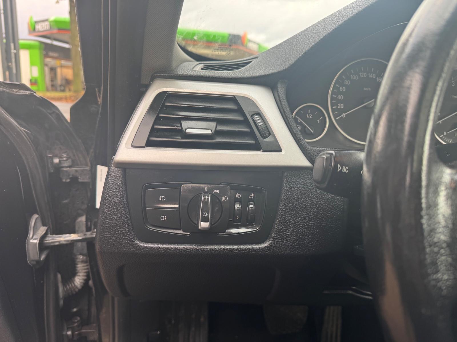 BMW Série 3 320i Touring BVA 184ch - Toit ouvrant - Clim - Régulateur de vitesse - Attelage
