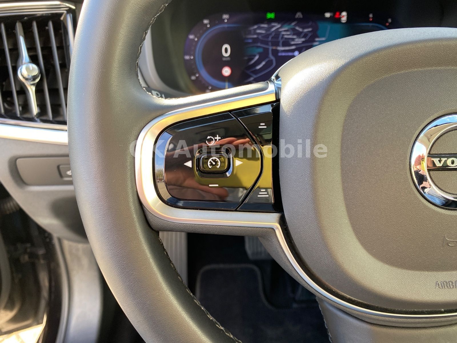 Fahrzeugabbildung Volvo V90 B5 Ultimate Dark AWD/BLIS/Pano/Head-Up/AHK