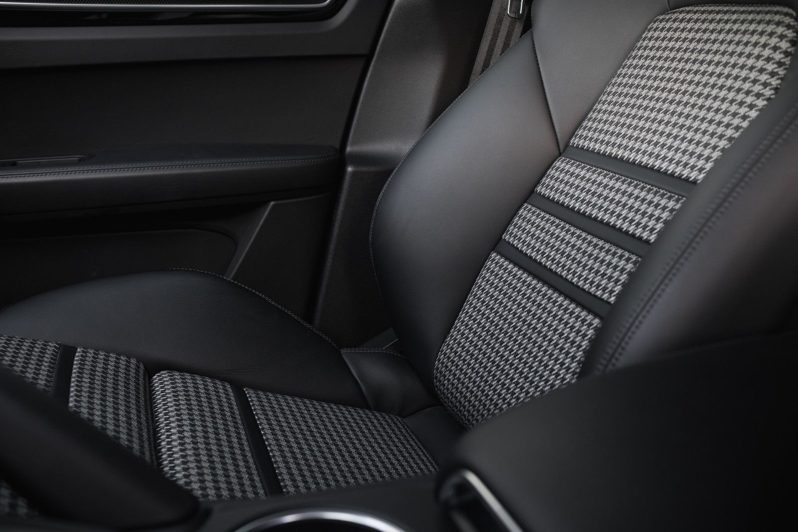 Fahrzeugabbildung Porsche Coupe GTS-Leichtbau-Inno-STHZ-PASM-360 Kamera