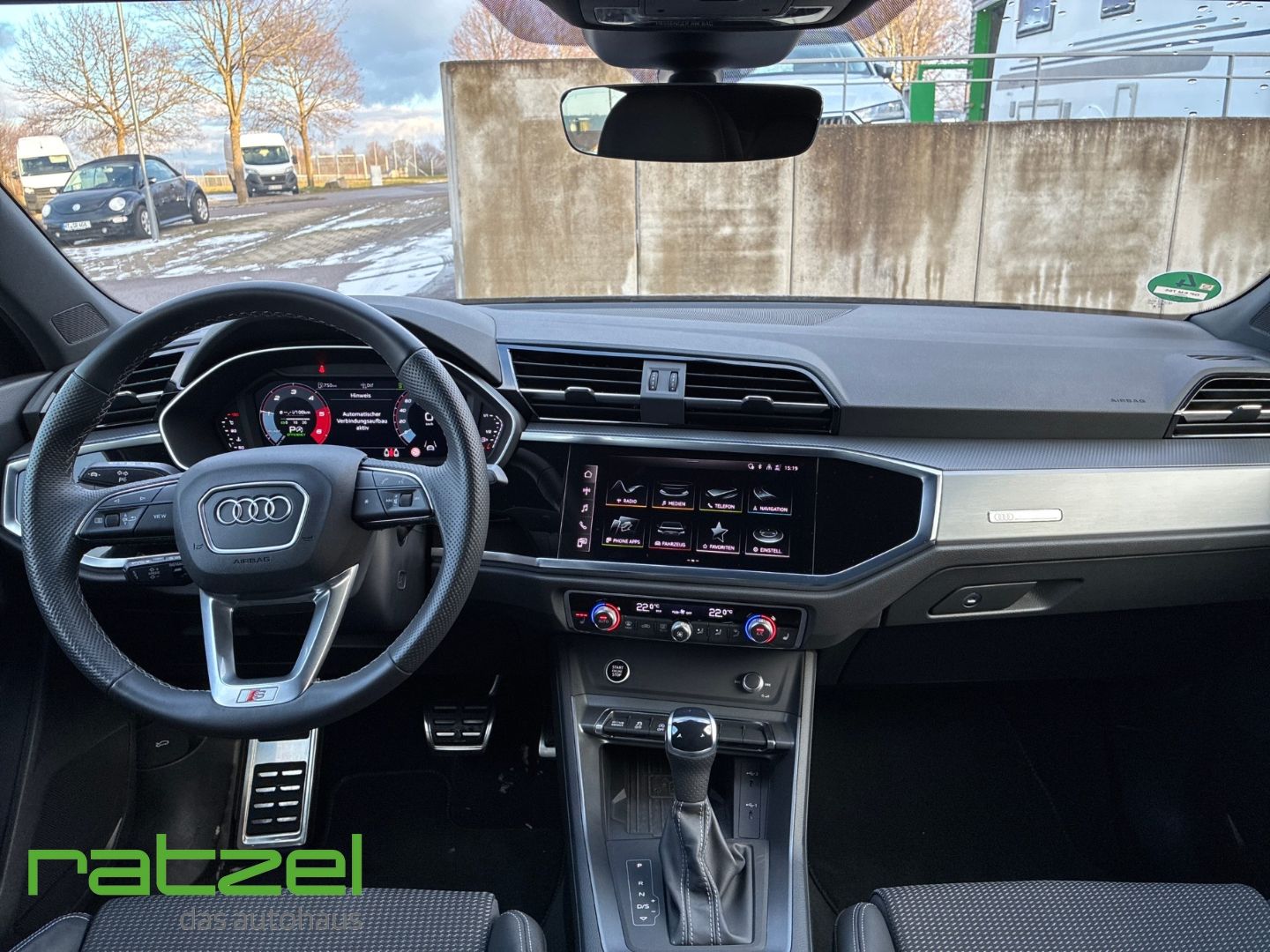 Fahrzeugabbildung Audi Q3 Sportback S line 35 TDI S tronic Navi Leder D