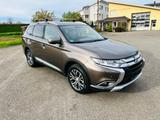 Mitsubishi Outlander Diamant Edition+ 4WD*AUTOM*NAVI*AHK* - Mitsubishi Gebrauchtwagen in Stuttgart