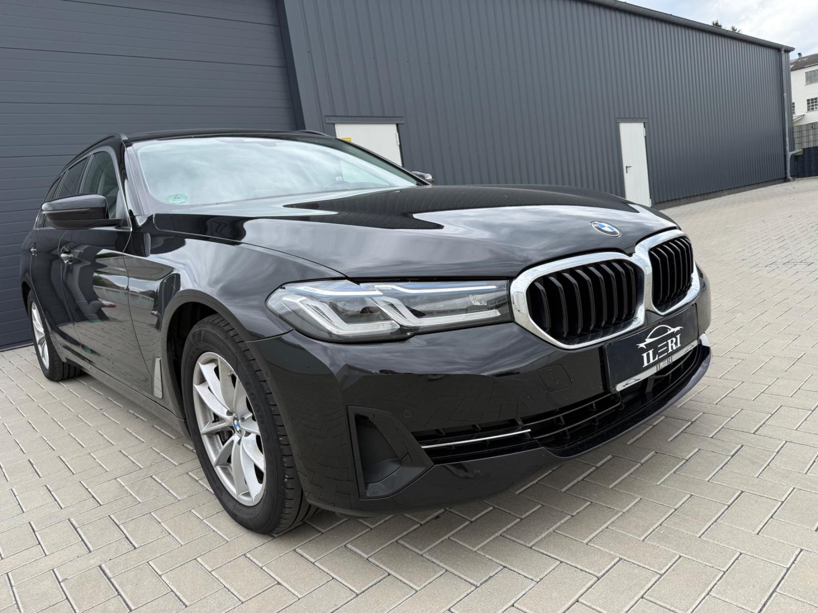 BMW 530 i Touring xDrive*AHK*PANORAMA*AMBIENTE*KAMER