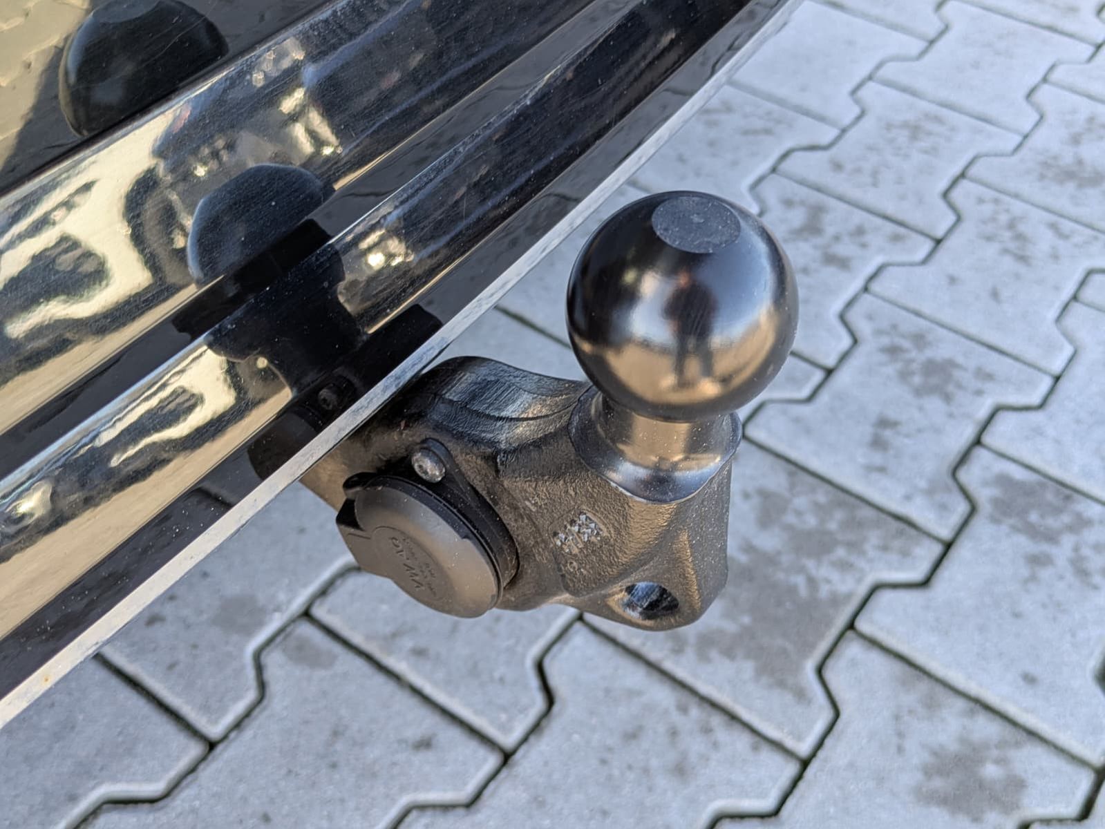 Fahrzeugabbildung Volkswagen Touran 2.0 DSG R-Line High. Pano 7-Si IQ.Dri AHK