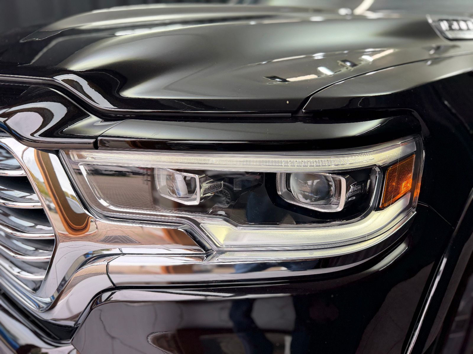 Fahrzeugabbildung Dodge RAM 1500 5.7 HEMI 4x4 Longhorn|AHK|NAVI|PANO