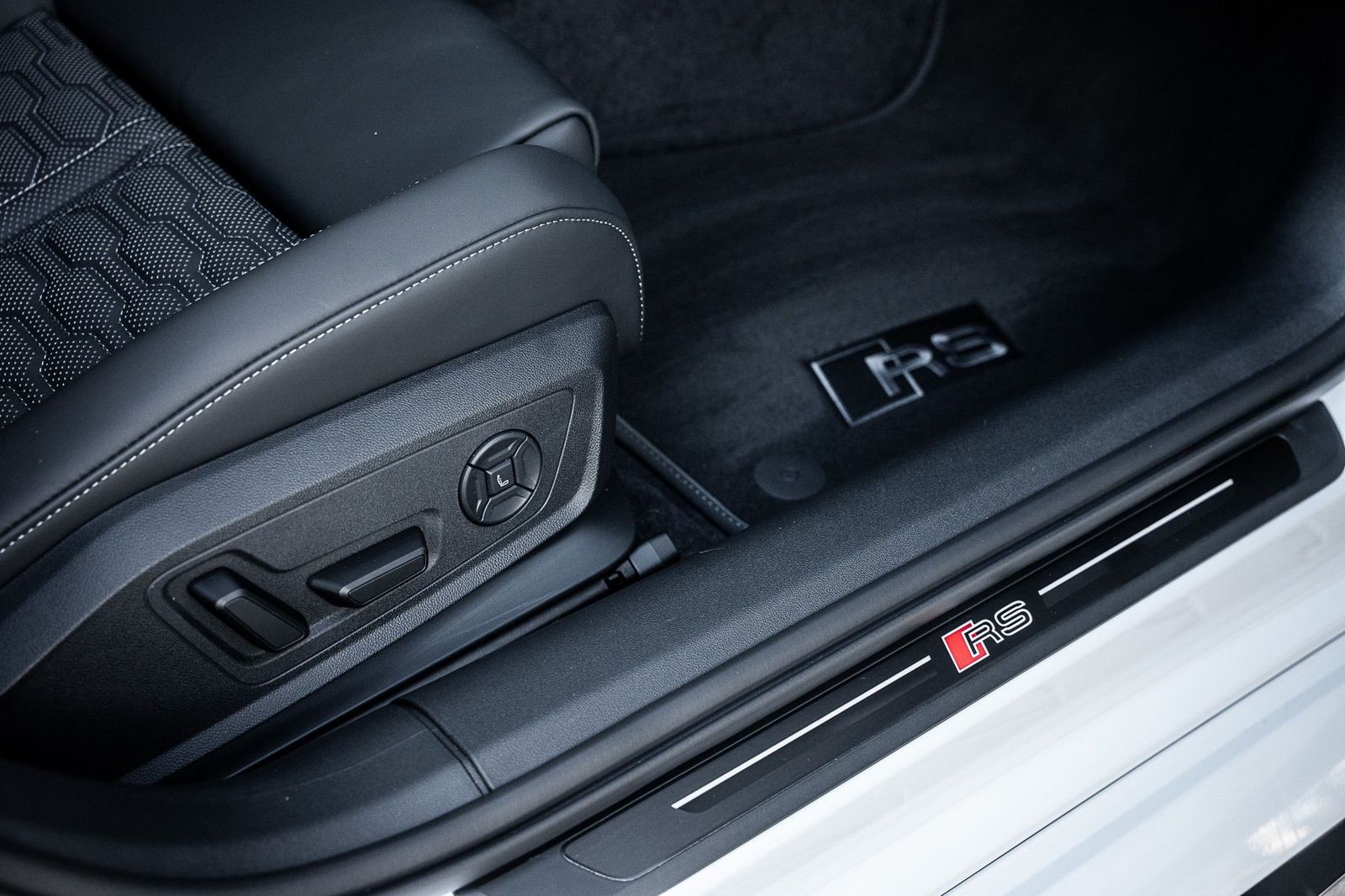 Fahrzeugabbildung Audi RS5 Avant KERAMIK|B&O|TECHPRO|HUD|SPORTPAKET|285