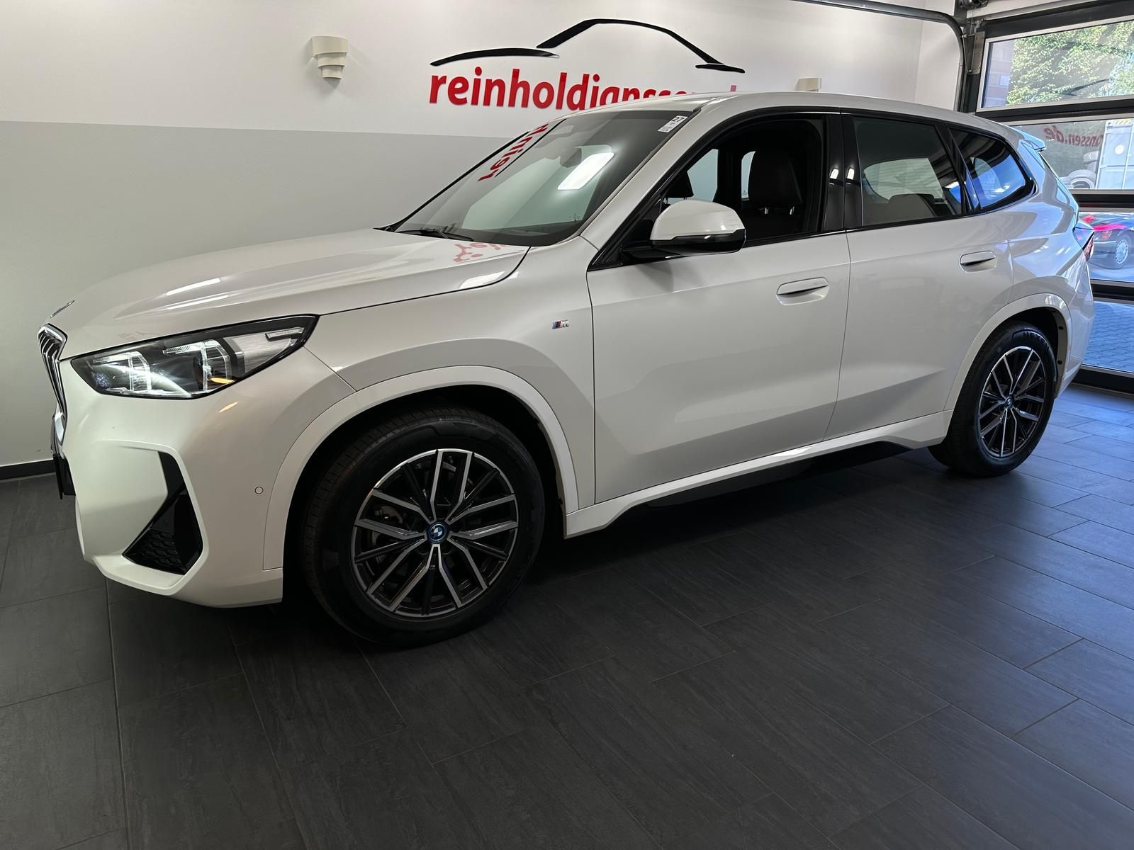 BMW iX1 30 xDrive M Sport Shadow AHK Ad.LED SOH_97% foto 5