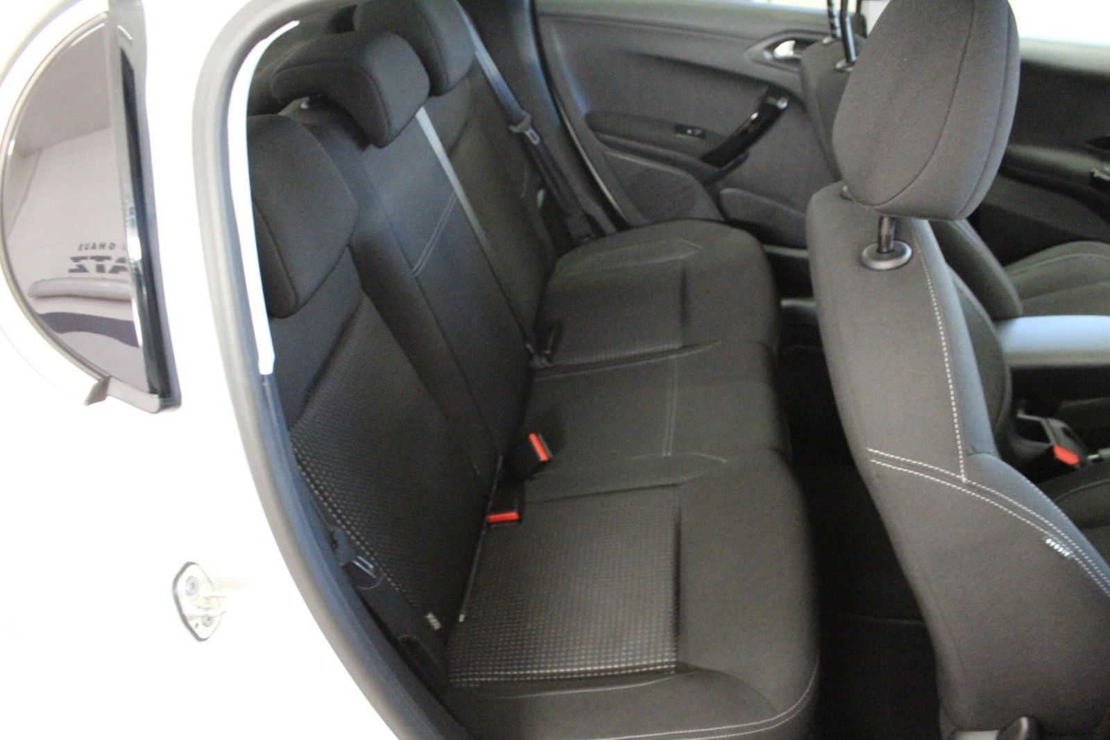 Fahrzeugabbildung Peugeot 208 PureTech 110 Edition Panoramadach*Sitzheizun