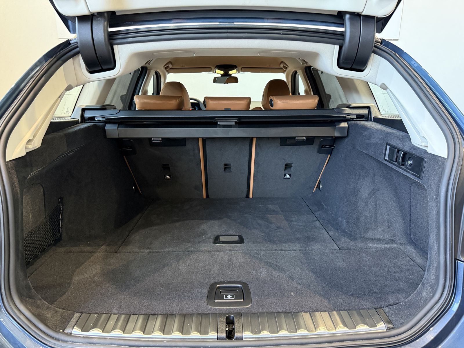 Fahrzeugabbildung BMW 318d Touring HK HiFi DAB LED Komfortzg. AHK Shz