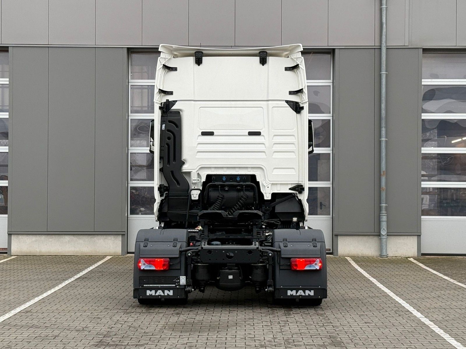 Fahrzeugabbildung MAN TGX 18.520 LL SU D30 Retarder PTO & Hubsattel*