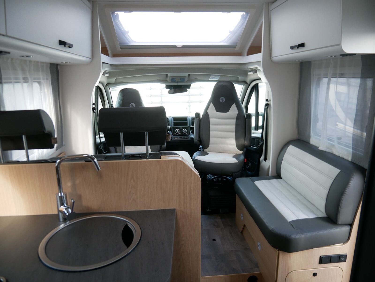 Fahrzeugabbildung Sunlight Adventure T 67 Faltverdunkelung,90L
