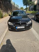 BMW Bmw 320d e90 - BMW 320 Limousine 320d e90 mit Diesel-Antrieb