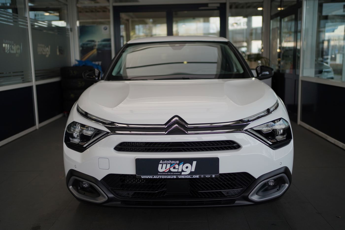 Fahrzeugabbildung Citroën C4 PureTech 130 Shine Anhängerkupplung Allwetter