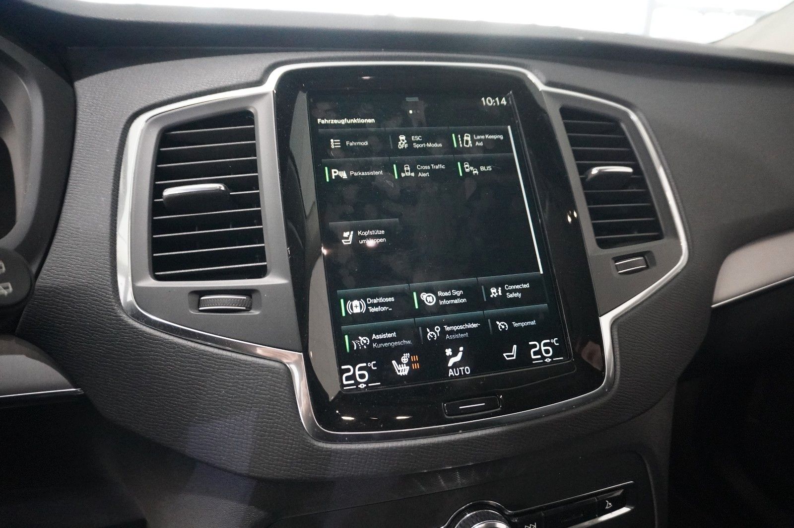 Fahrzeugabbildung Volvo XC 90 B5 D MOMENTUM PRO NAVI/LED/VIRTU/LEDER/AHK