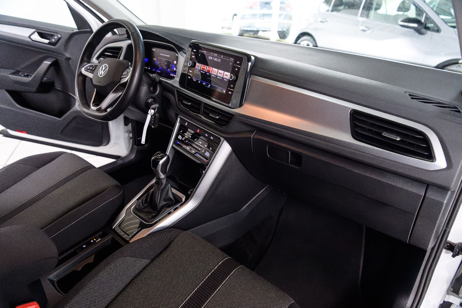 Fahrzeugabbildung Volkswagen T-Roc Life 1.0 TSI NAVI+PDC+SHZ+APP