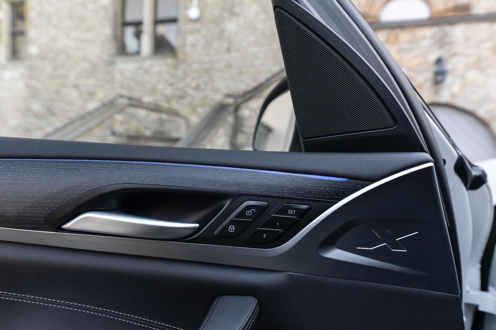 Fahrzeugabbildung BMW X3 xDrive30i HUD LED HIFI KAM NAV PANO SITZH