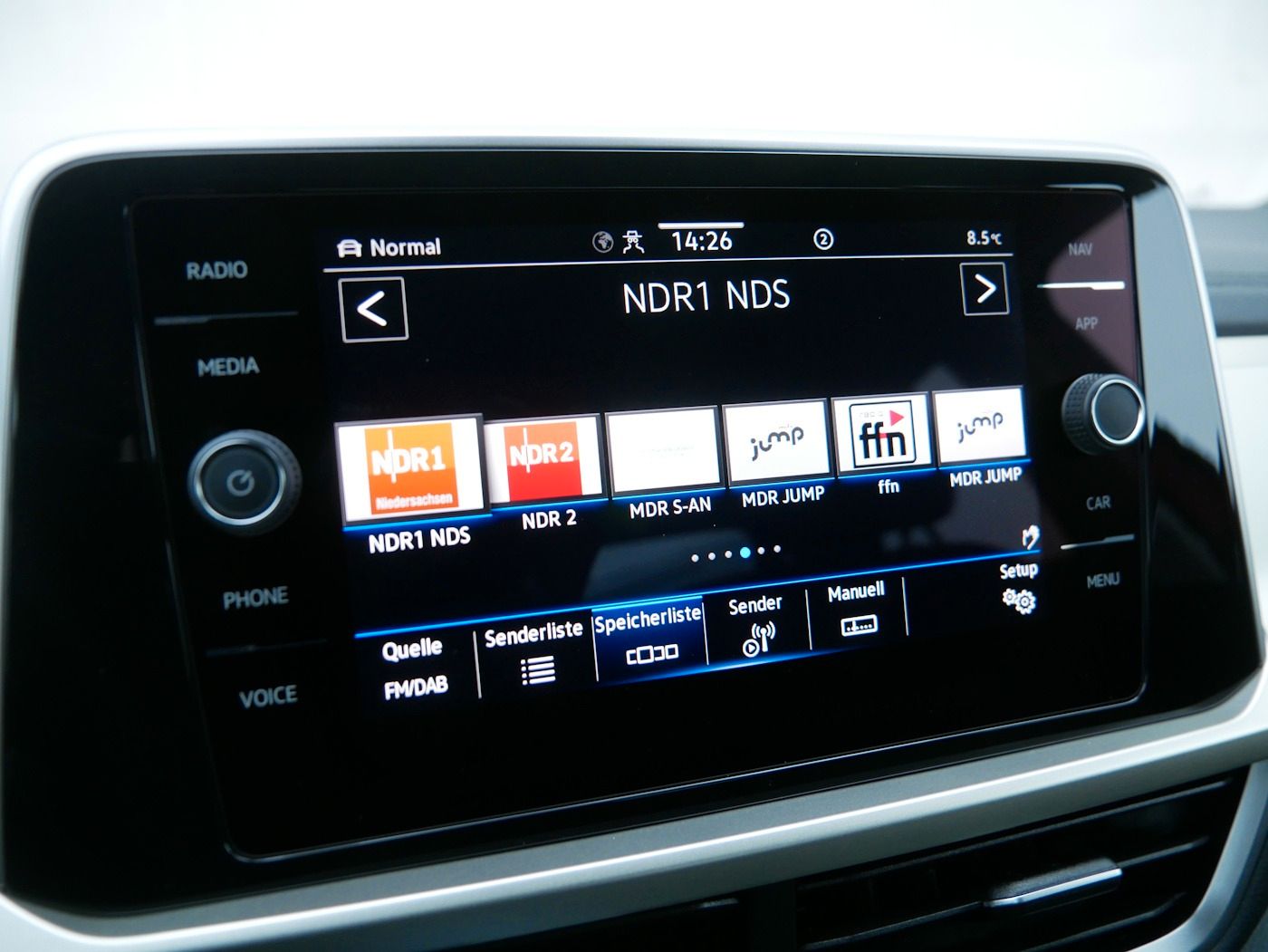 Fahrzeugabbildung Volkswagen T-Roc 1.0 MOVE NEU38T AHK Standheiz ACC LED SHZ