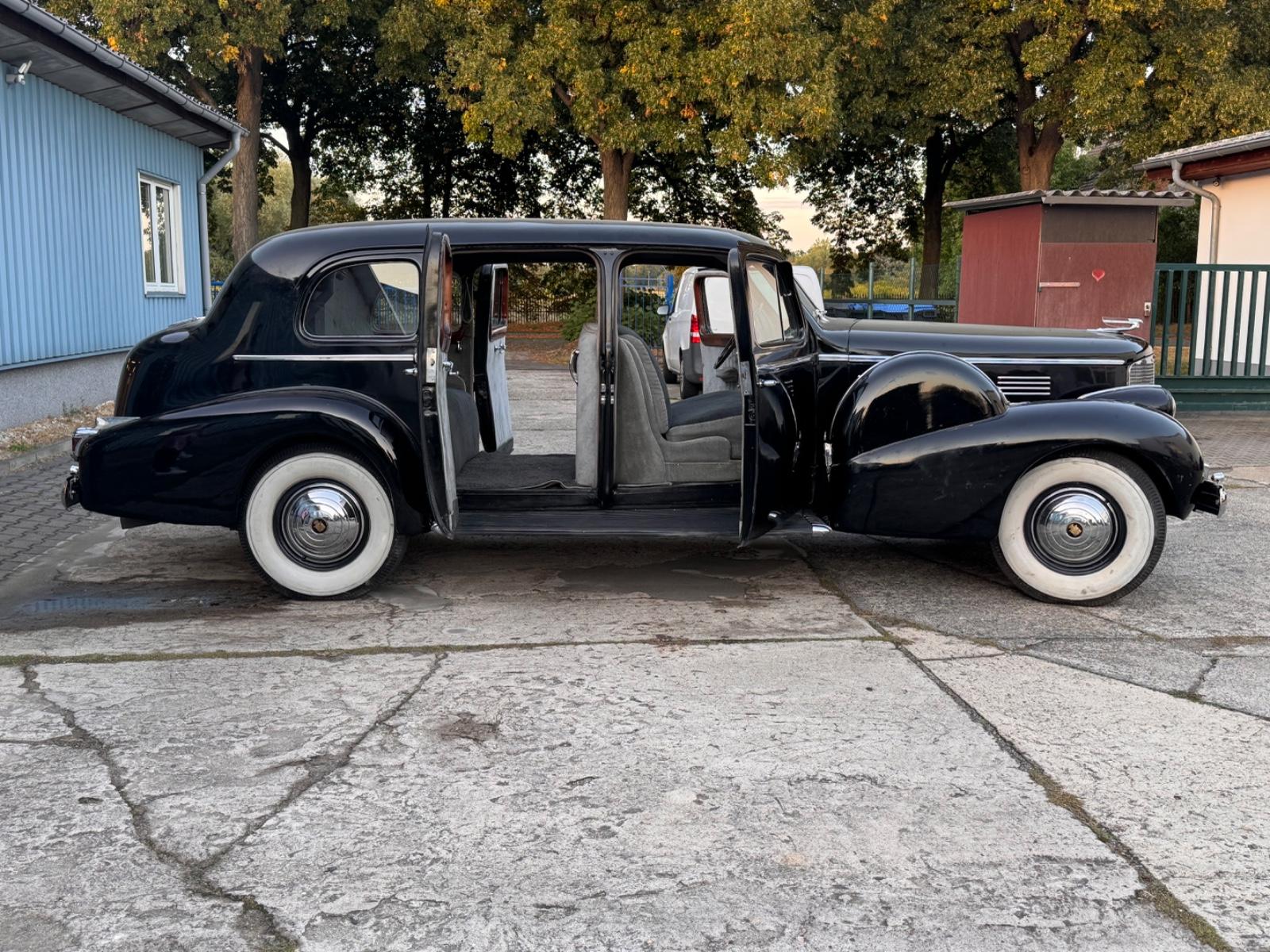 Cadillac Fleetwood 75